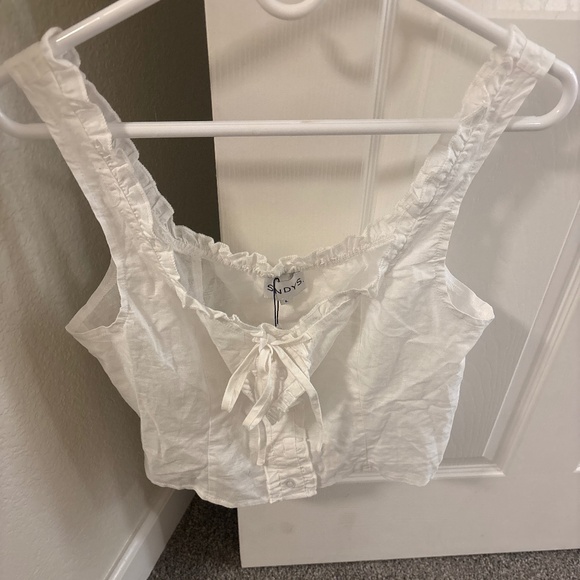 Sndys Tops - Sndys white sleeveless flowers brand new with tags size large